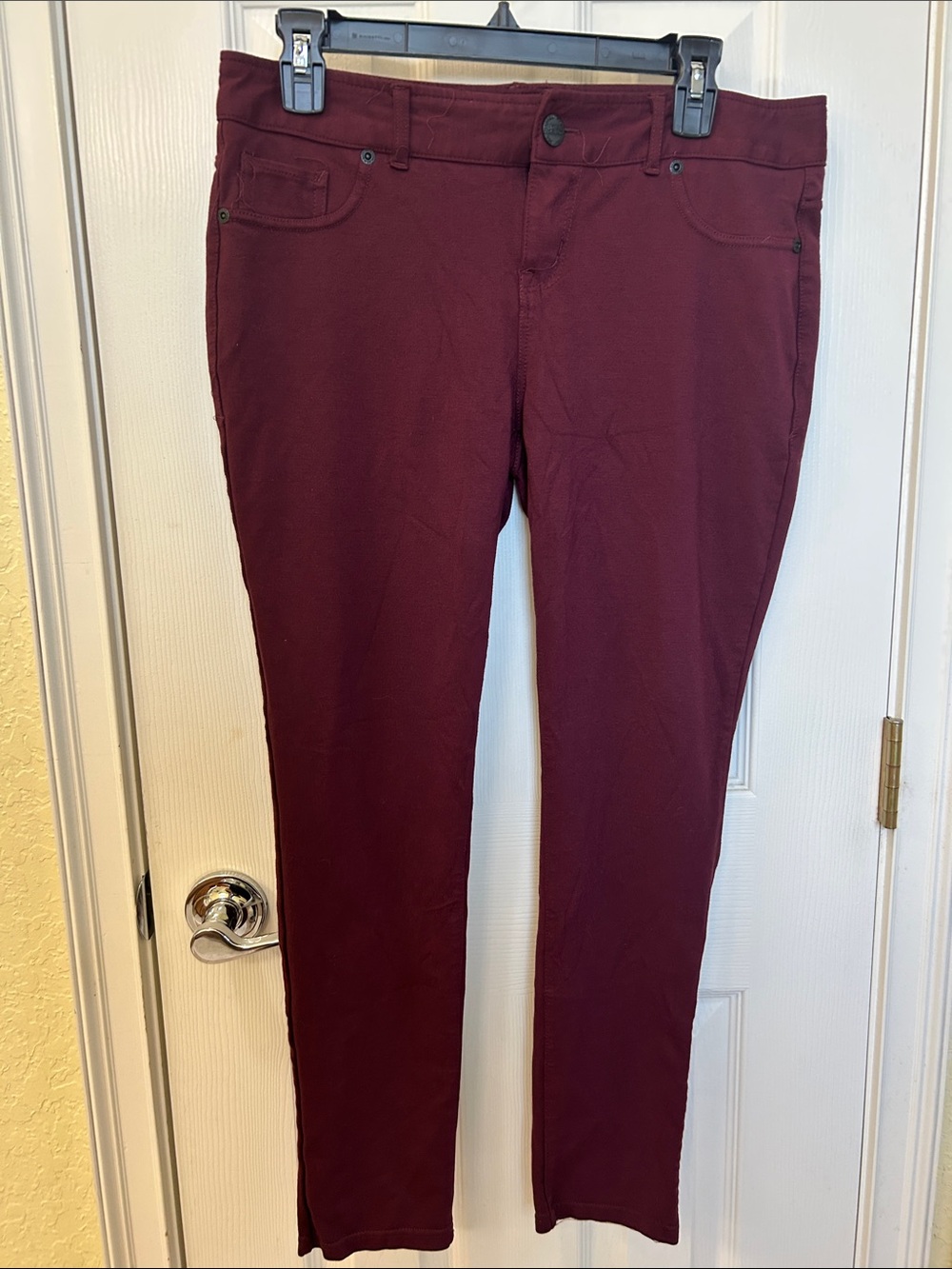 Maurices Women's Burgundy Stretch Skinny Pants